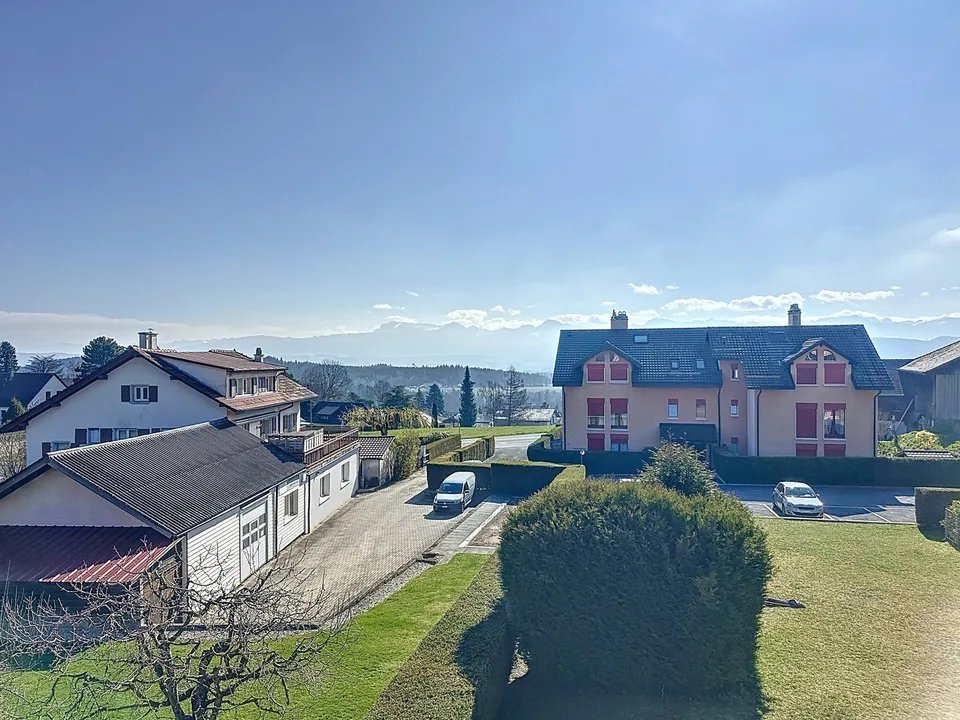 Charmant appartement en attique de 3.5 pièces à Savigny