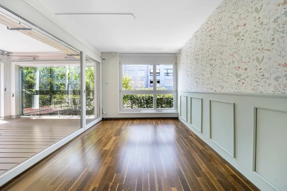 Brand new, bright 4.5 room ground floor apartment in the city center