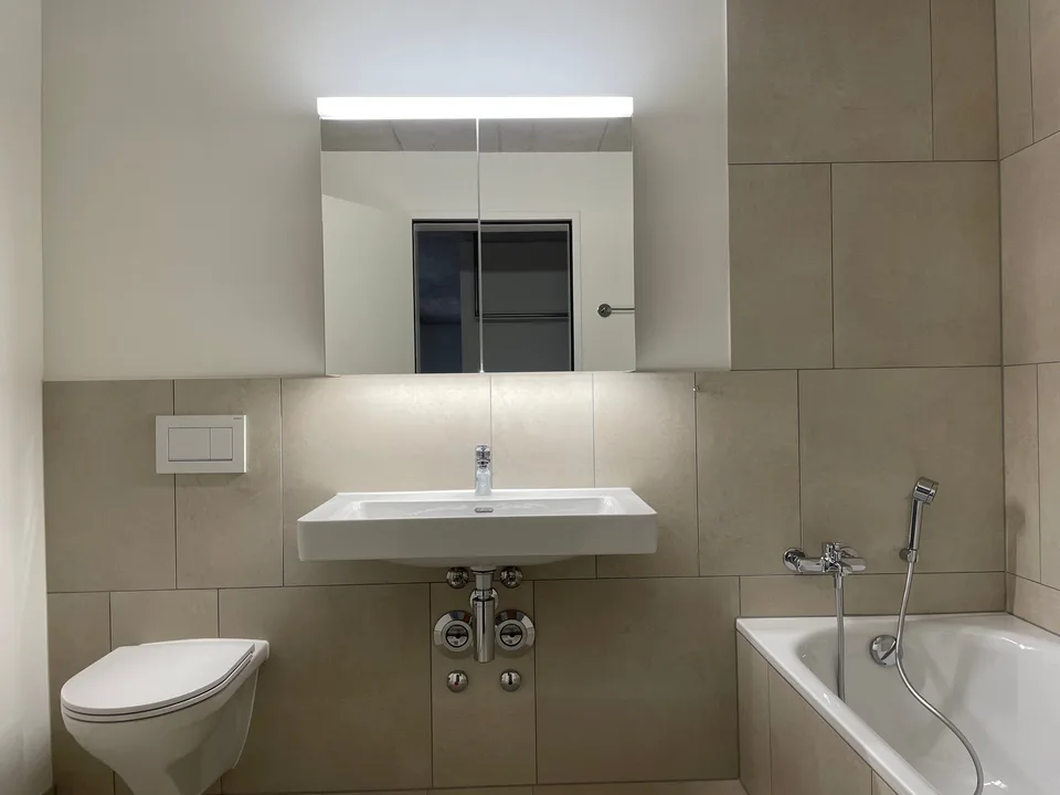 Appartement spacieux et moderne de 3,5 pièces à louer à Höri !