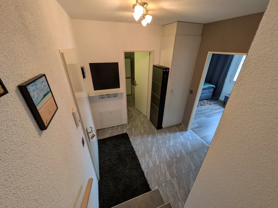BEFRISTET: 01.01.27 - 31.03.27; Möblierte 3.5-Zimmer-Maisonette mit grosser Terrasse in Rotkreuz