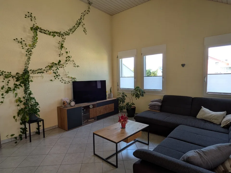 BEFRISTET: Möblierte 3.5-Zimmer-Maisonette mit grosser Terrasse in Rotkreuz