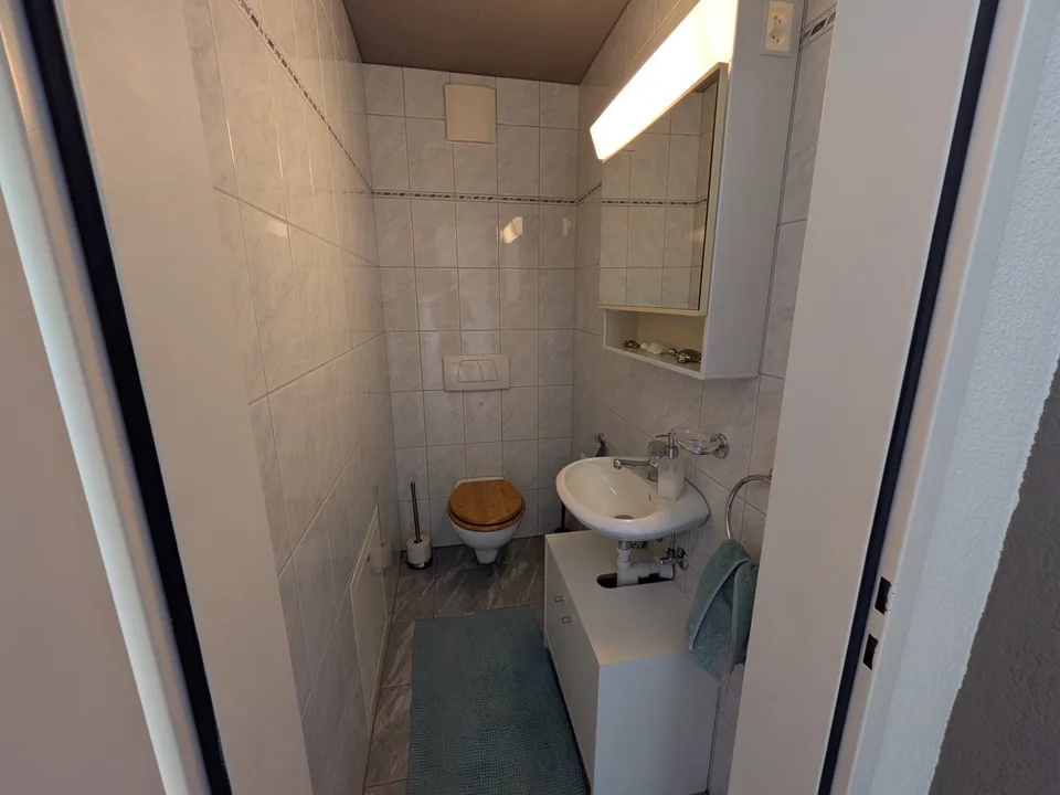 BEFRISTET: 01.01.27 - 31.03.27; Möblierte 3.5-Zimmer-Maisonette mit grosser Terrasse in Rotkreuz