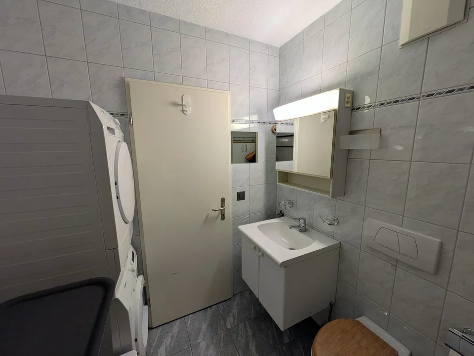 BEFRISTET: 01.01.27 - 31.03.27; Möblierte 3.5-Zimmer-Maisonette mit grosser Terrasse in Rotkreuz