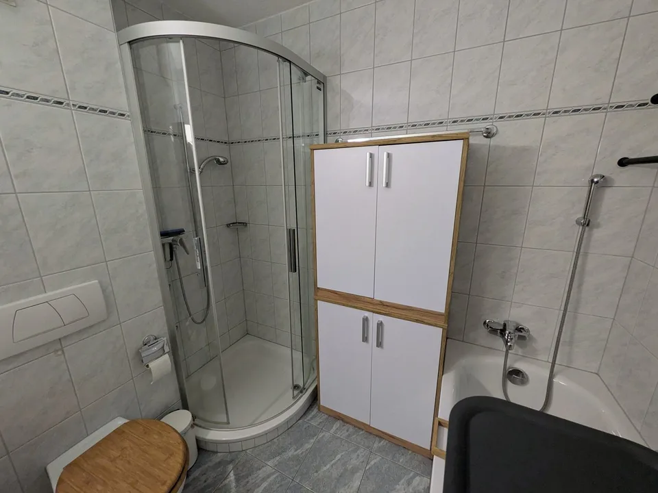 BEFRISTET: 01.01.27 - 31.03.27; Möblierte 3.5-Zimmer-Maisonette mit grosser Terrasse in Rotkreuz