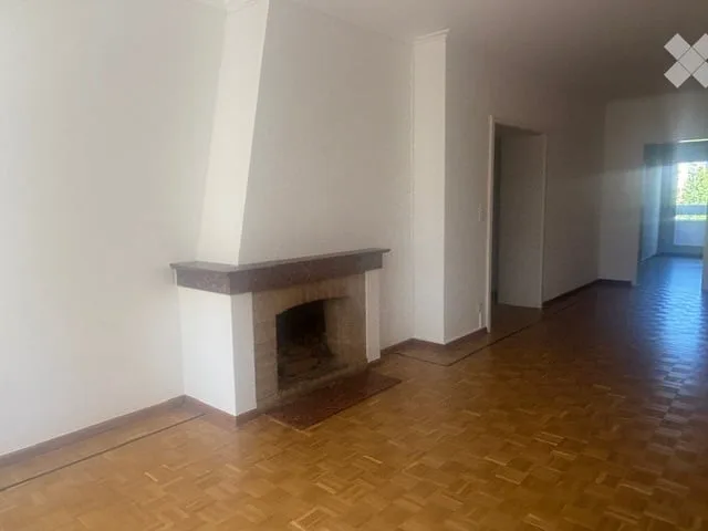 Geräumige 7-Zimmer-Wohnung mit Aussicht und Balkon in Le Grand-Saconnex