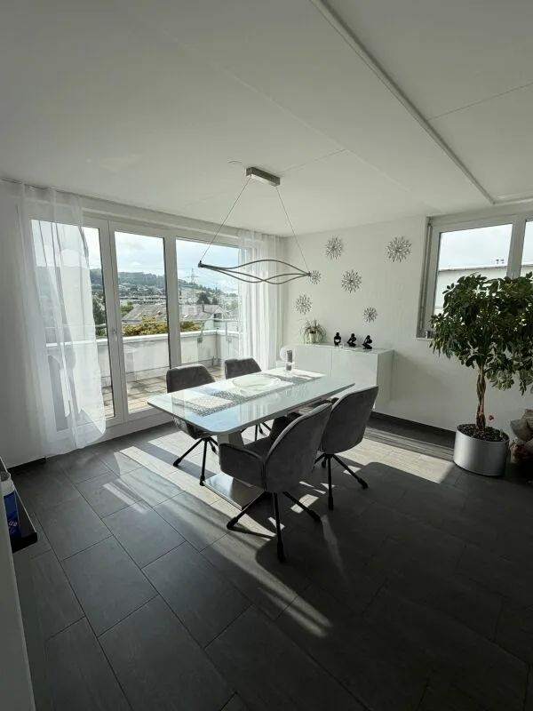 Hier wohnt das Wow - 4.5-Zimmer-Attika in Hausen - Wohnen über den Dächern mit Stil