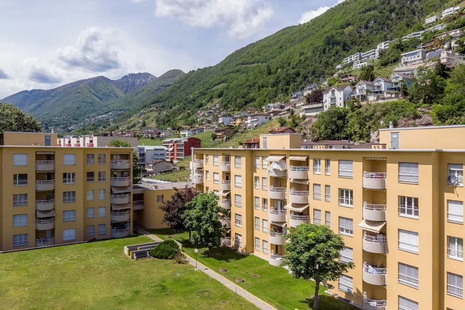 6200, Riazzino, Autorimessa