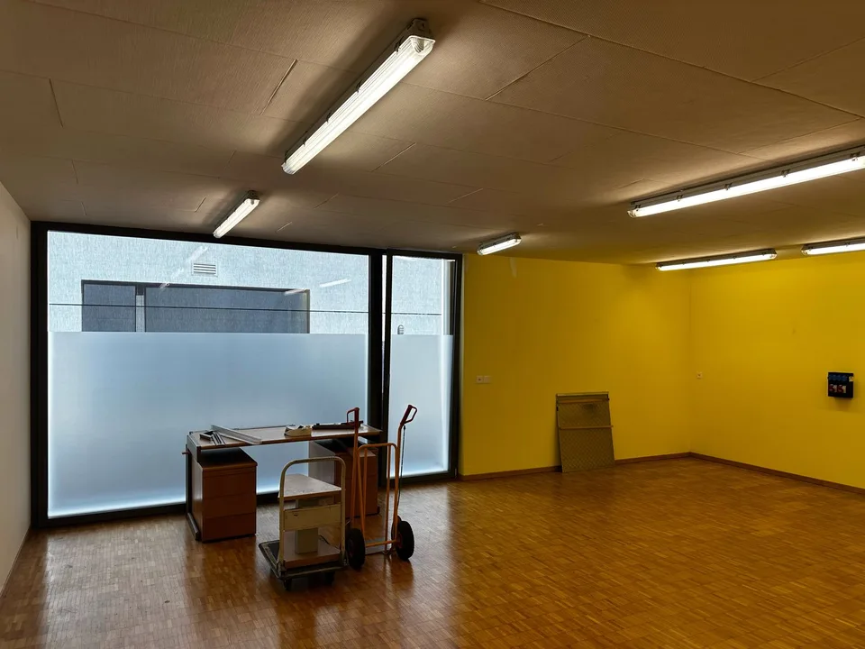 Ufficio luminoso di 1,5 locali al piano terra a Mellingen