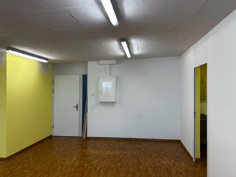 Ufficio luminoso di 1,5 locali al piano terra a Mellingen