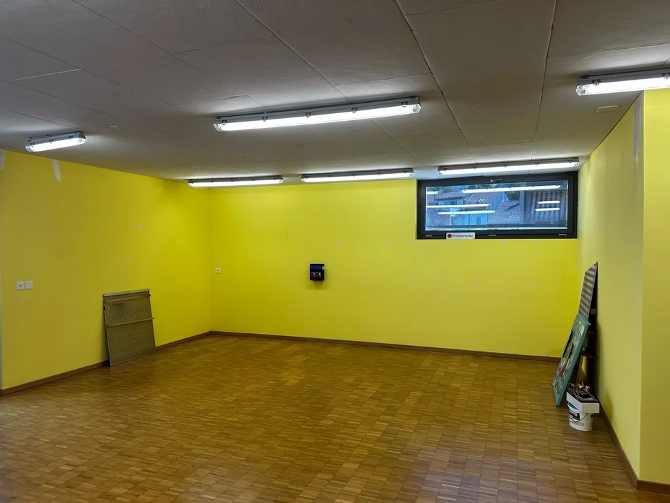 Ufficio luminoso di 1,5 locali al piano terra a Mellingen