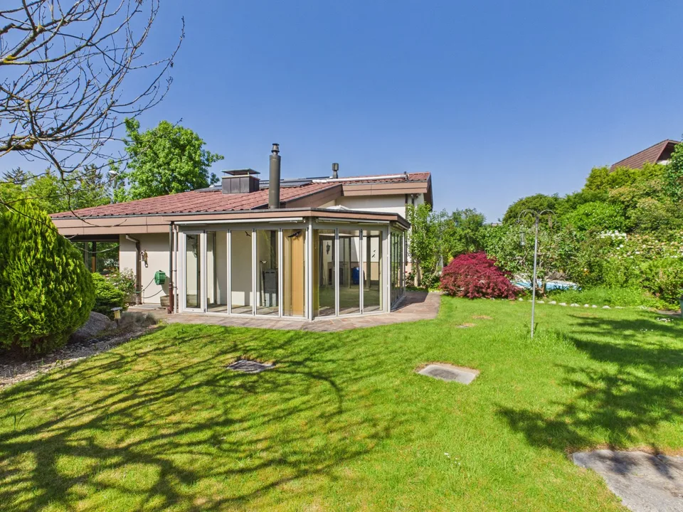 Exclusive 7.5-room single-family house with pool, winter garden, and plenty of privacy in Arch BE