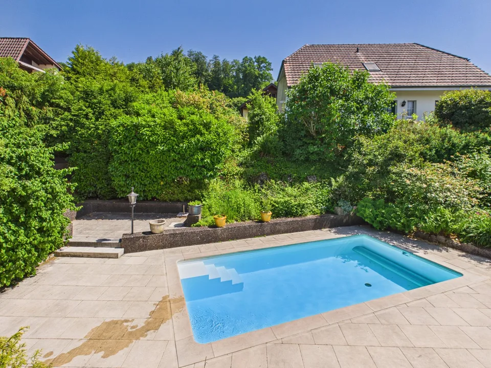 Exclusive 7.5-room single-family house with pool, winter garden, and plenty of privacy in Arch BE