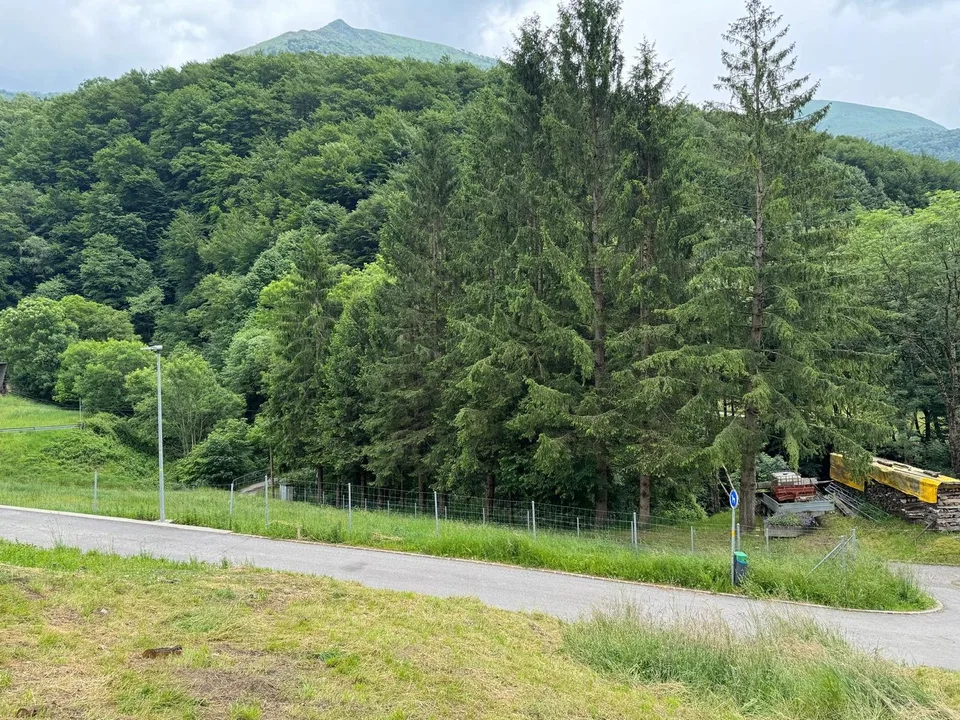 Baugrundstück mit genehmigtem Projekt für Einfamilienhaus