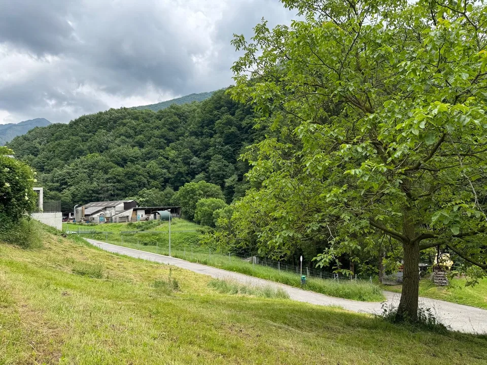 Baugrundstück mit genehmigtem Projekt für Einfamilienhaus