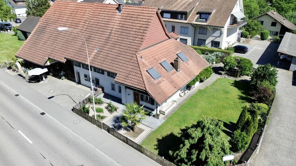 Einzigartige Liegenschaft mit Gewerbe, Gartenparadies und Ausbaupotenzial
