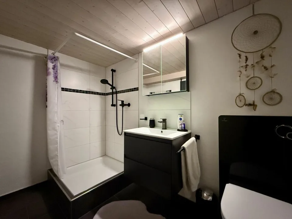 Propriété unique avec espace commercial, jardin paradisiaque et potentiel d'expansion – photo 18 sur 23