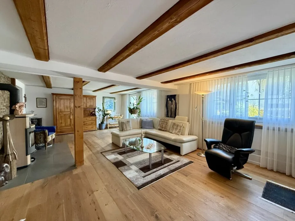 Propriété unique avec espace commercial, jardin paradisiaque et potentiel d'expansion – photo 6 sur 23