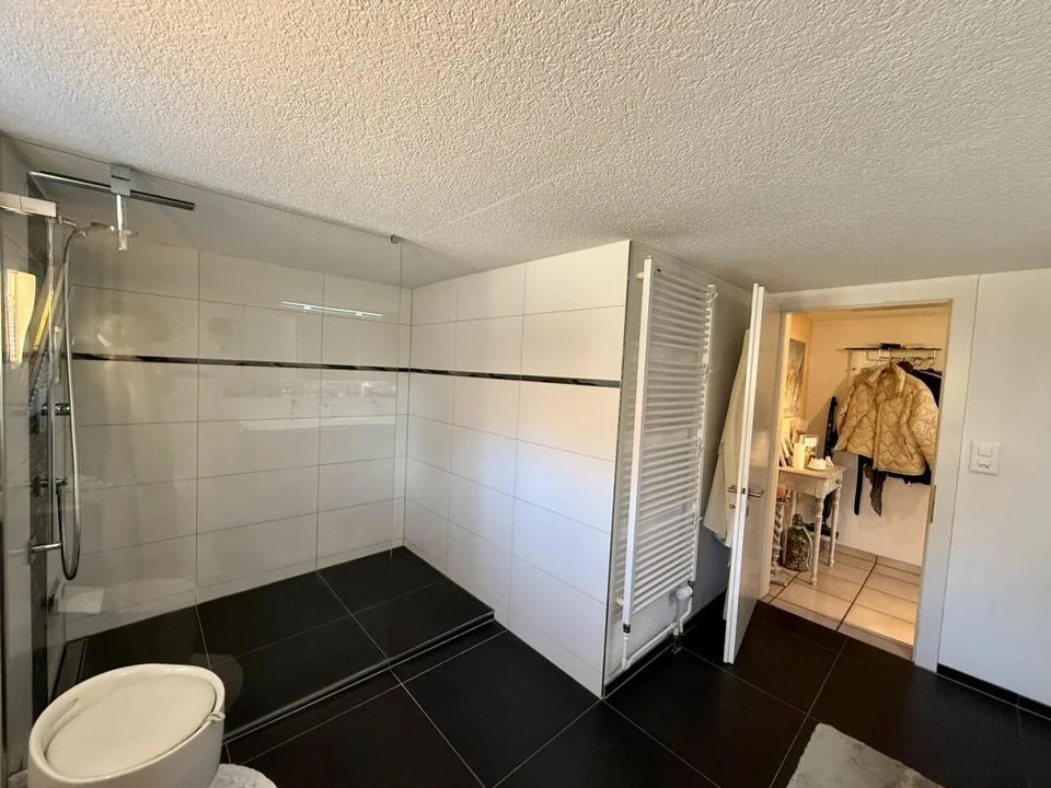Propriété unique avec espace commercial, jardin paradisiaque et potentiel d'expansion – photo 12 sur 23