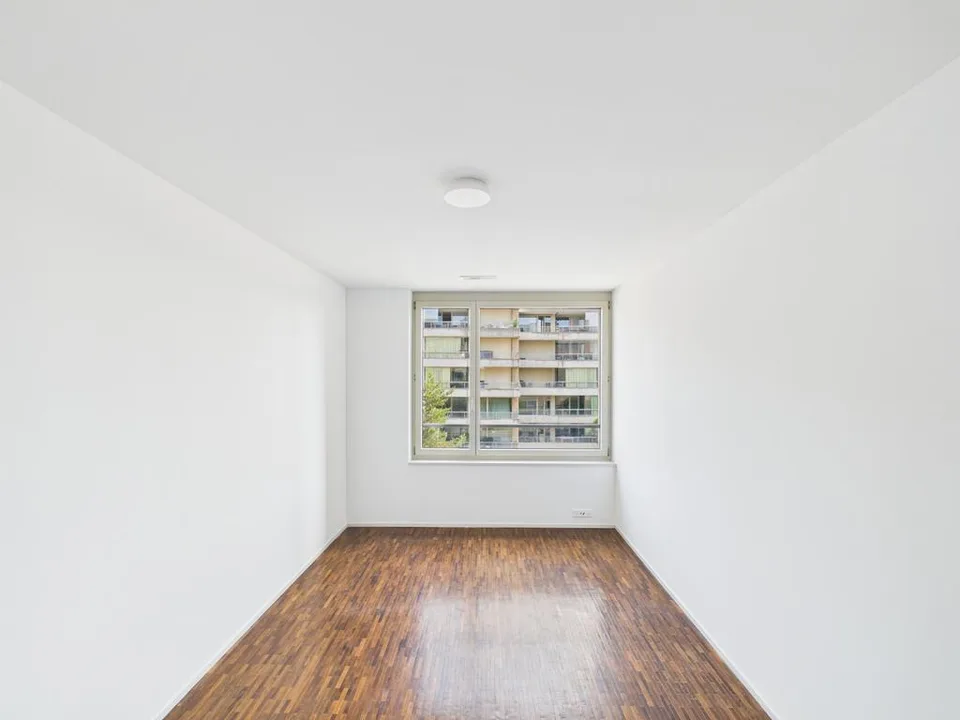 Appartement 3.5 pièces avec salle de bain neuve et balcon à Glattpark