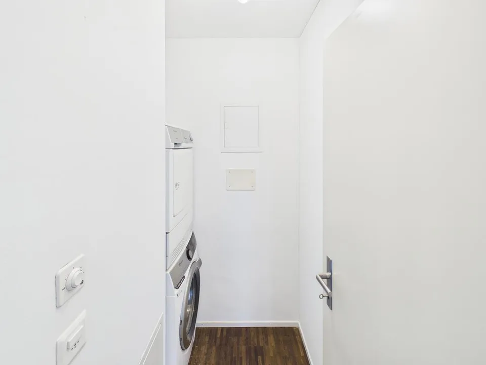 Appartement 3.5 pièces avec salle de bain neuve et balcon à Glattpark