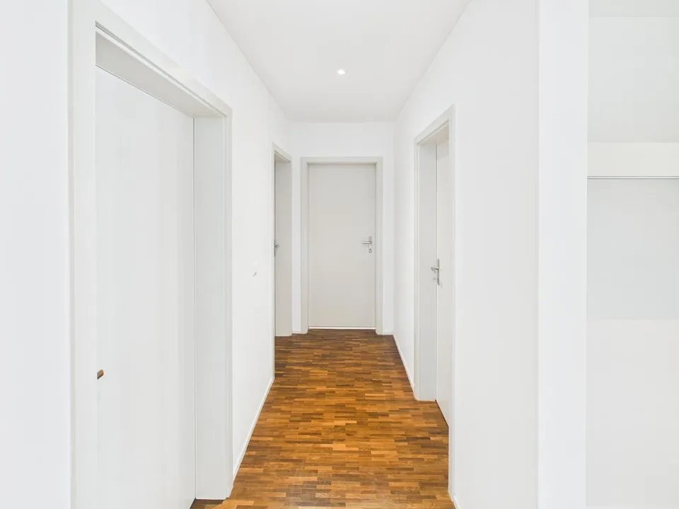 Appartement 3.5 pièces avec salle de bain neuve et balcon à Glattpark