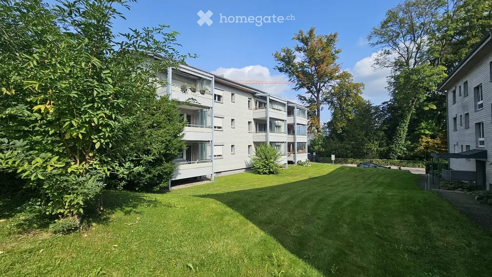 Großzügige 3,5-Zimmer-Wohnung in Kilchberg ZH, frisch renoviert und neu gestrichen.