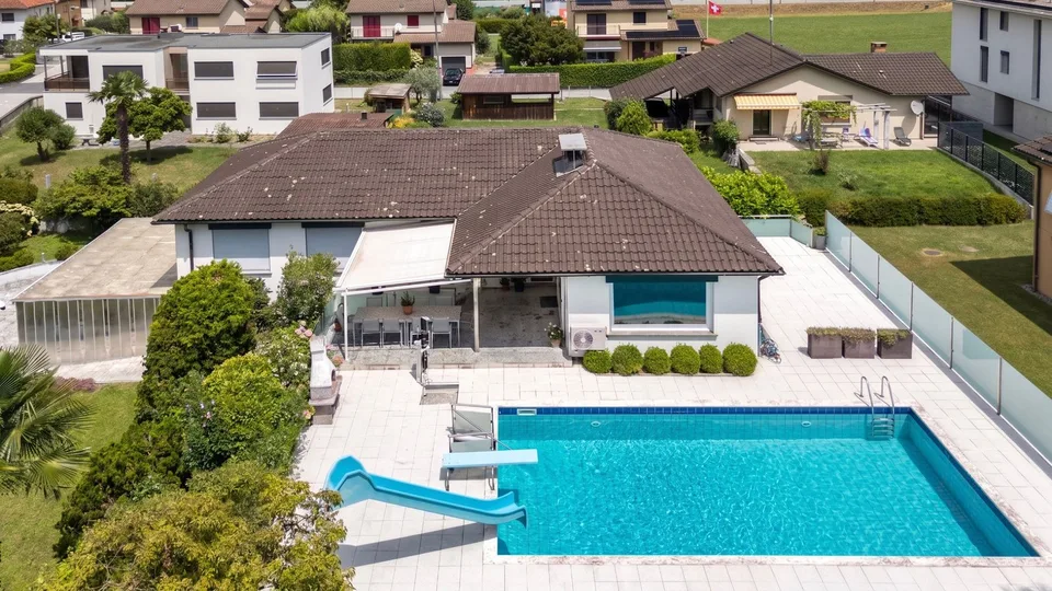 Spettacolare casa di 9 locali con piscina a Quartino