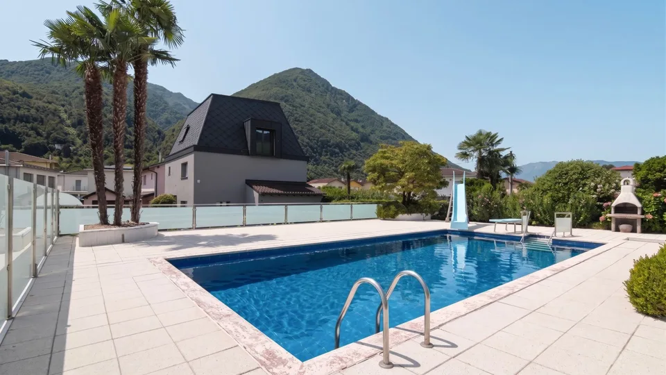 Spektakuläres 9-Zimmer-Haus mit Pool in Quartino