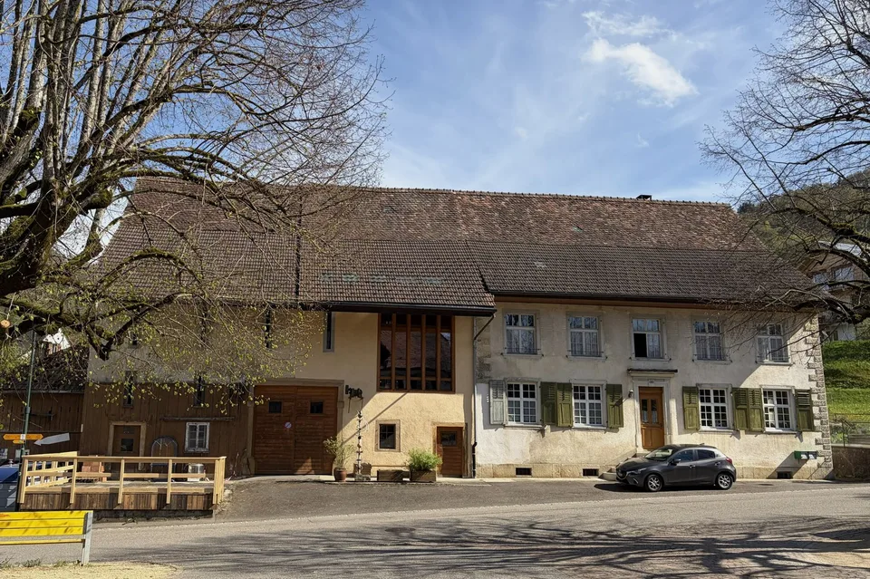 Stockwerkeigentum in historischem Bauernhaus mit modernem Wohnkomfort und traumhaftem Garten