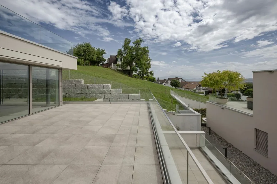 2-Etagen Terrassenhaus mit 2 Terrassen und 1 Sitzplatz