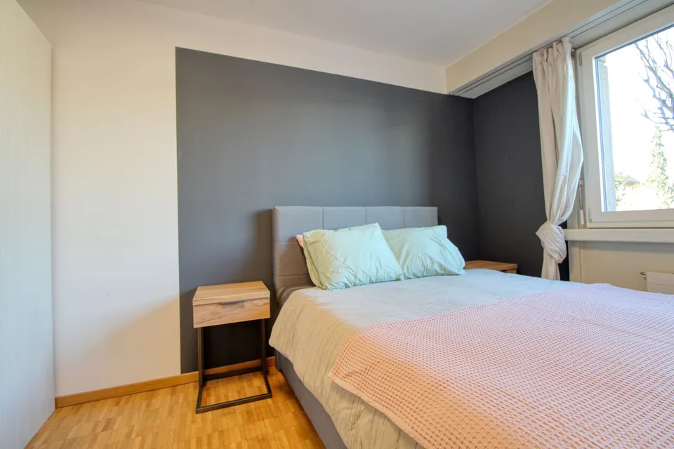 Möbliertes Zimmer in modernisierter Wohnung an top Lage