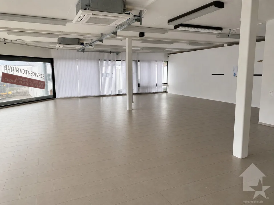 A louer, grande surface de 268 m2 - zone commerciale Conthey