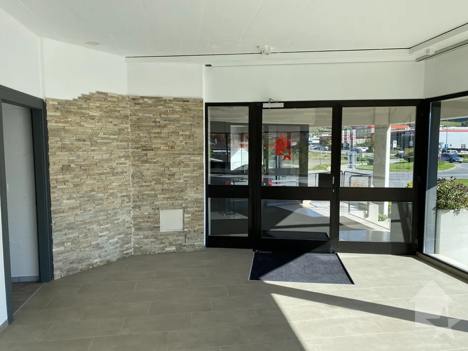 In affitto, grande superficie di 268 m2 - zona commerciale Conthey