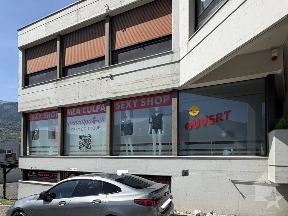 In affitto, grande superficie di 268 m2 - zona commerciale Conthey