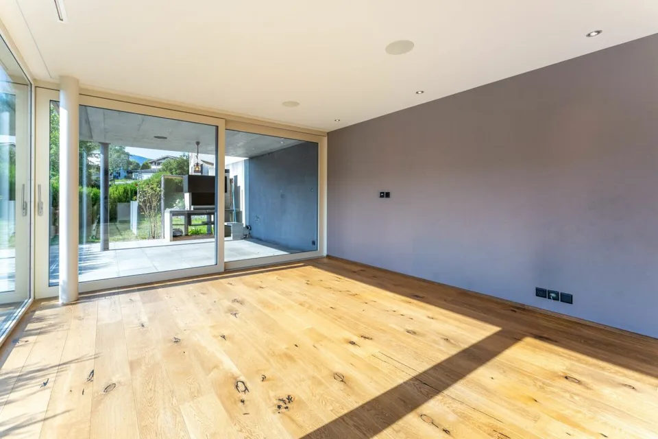 Maison à deux familles attrayante avec 5,5 pièces appartement principal et 2,5 pièces second appartement à vendre