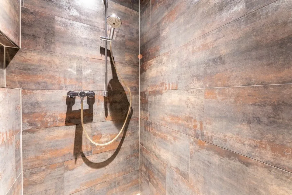 Maison à deux familles attrayante avec 5,5 pièces appartement principal et 2,5 pièces second appartement à vendre – photo 12 sur 22