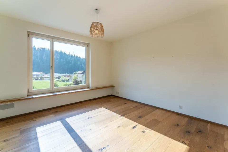 Maison à deux familles attrayante avec 5,5 pièces appartement principal et 2,5 pièces second appartement à vendre – photo 8 sur 22