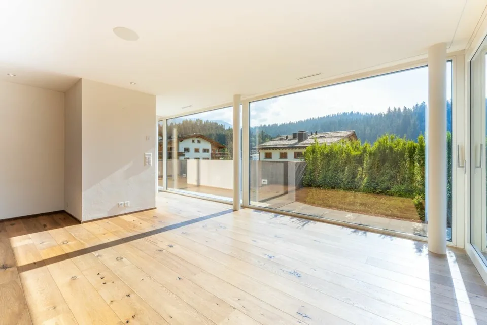 Maison à deux familles attrayante avec 5,5 pièces appartement principal et 2,5 pièces second appartement à vendre