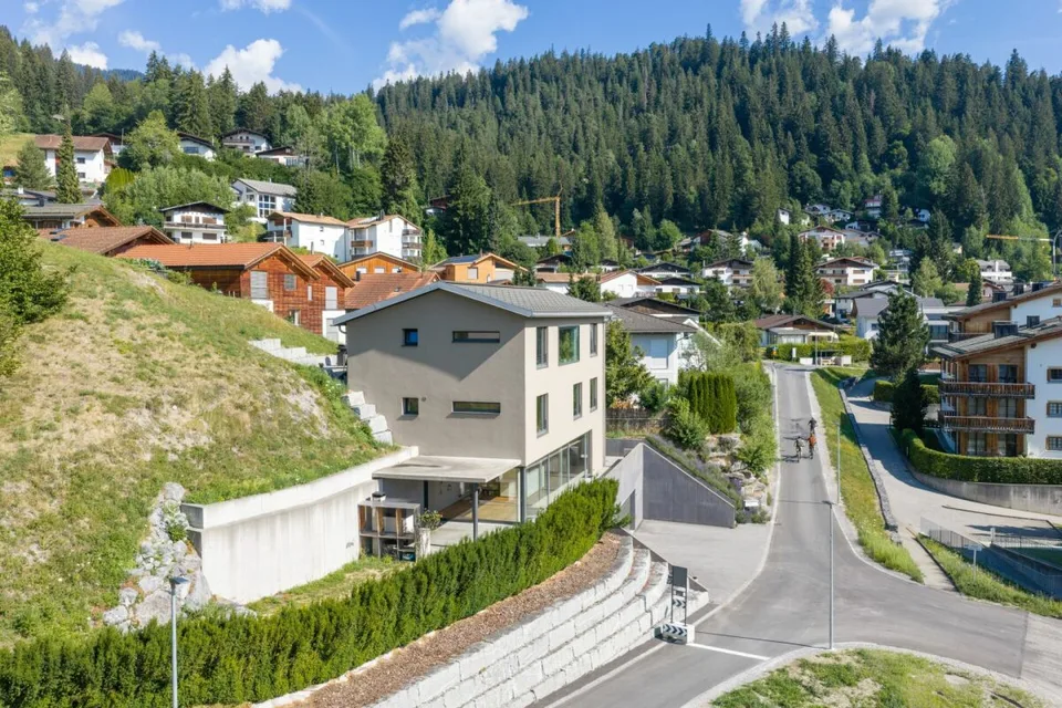 Maison à deux familles attrayante avec 5,5 pièces appartement principal et 2,5 pièces second appartement à vendre – photo 20 sur 22