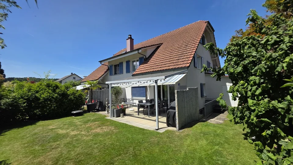 5.5-Zimmer-Doppeleinfamilienhaus an familienfreundlicher Lage