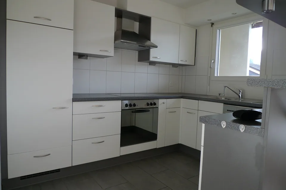 Appartement lumineux 4.5 pièces avec balcon et belle vue à Uetendorf