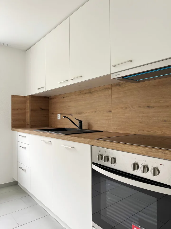 Frisch sanierte, moderne 3 Zimmer Wohnung mit Balkon – sofort verfügbar!