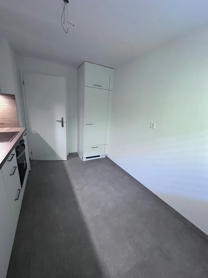 Frisch sanierte, moderne 3 Zimmer Wohnung mit Balkon – sofort verfügbar!