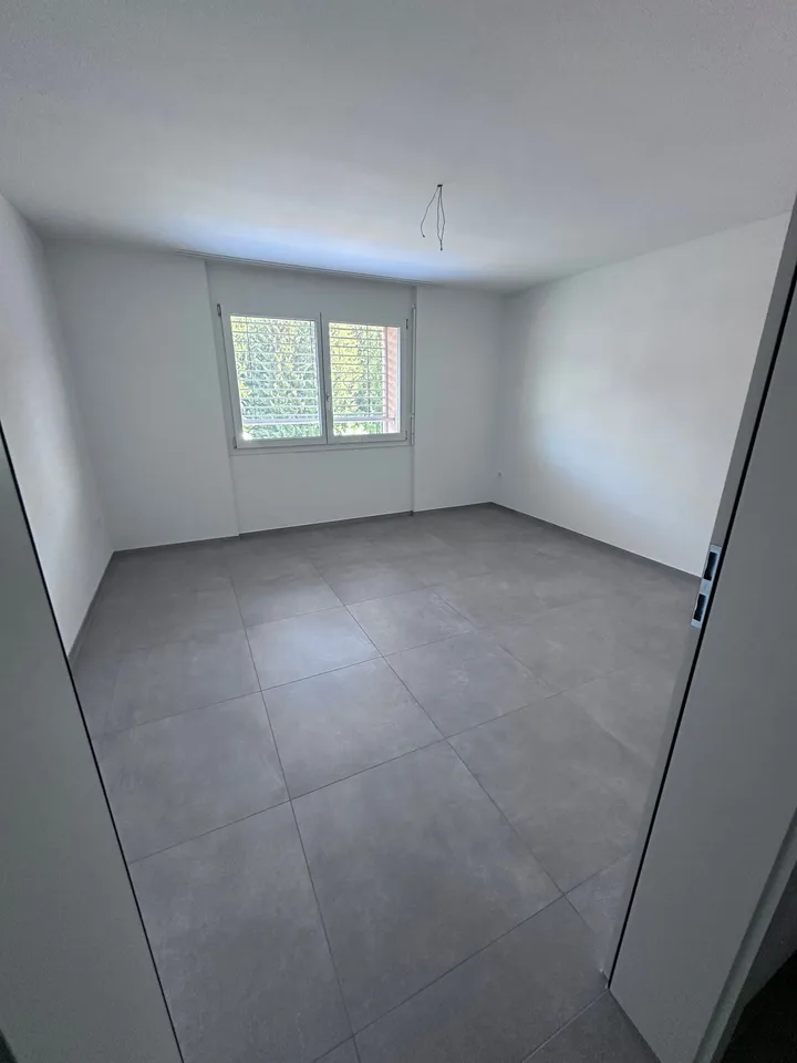 Recently renovated, modern 3-room apartment with balcony – available immediately!