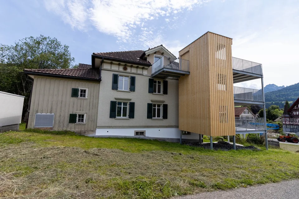 Appartement moderne 3.5 pièces en mansarde dans un quartier calme à Nesslau