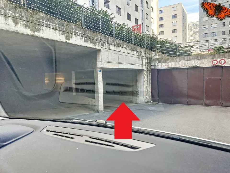 FRIBOURG - Place de parc voiture intérieure