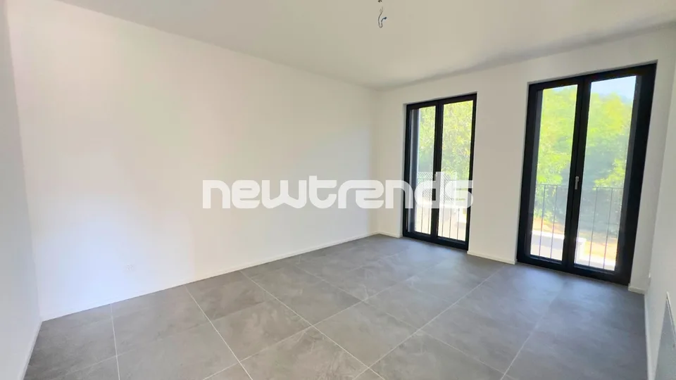 Ampio e luminoso 3.5 locali con balcone e vista aperta, mai abitato. – foto 10 di 13