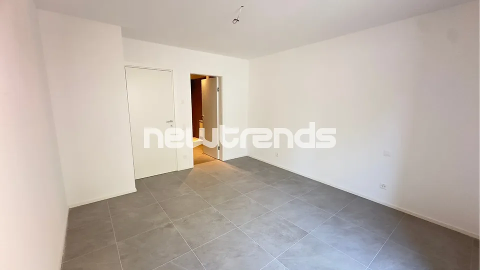 Très lumineux et jamais habité. Entrée indépendante et jardin privé. – photo 6 sur 13