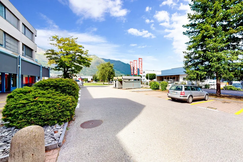 127 m² di spazio pronto alluso  Magazzino in affitto a Quartino