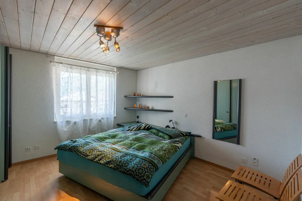 Charmante 4.5-Zimmer-Dachwohnung mit Galerie und Bergsicht